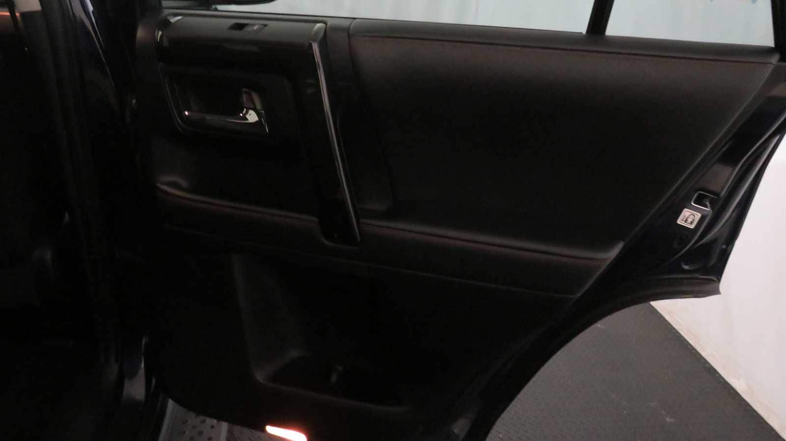 Vehicle image 39 of 41