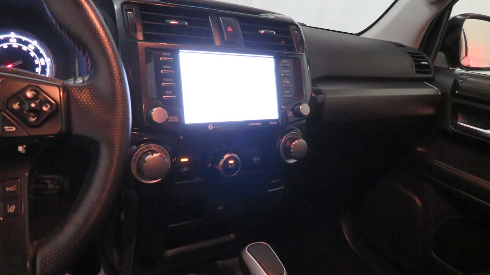 Vehicle image 33 of 41