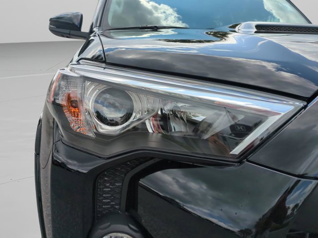 Vehicle image 11 of 30