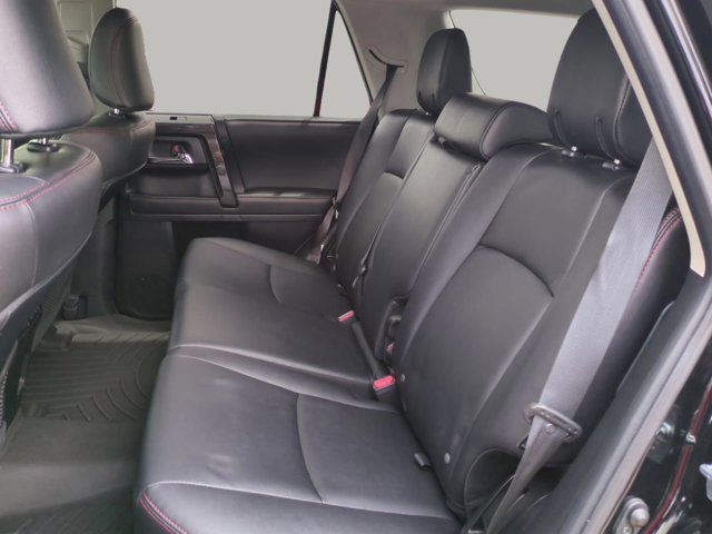 Vehicle image 14 of 30