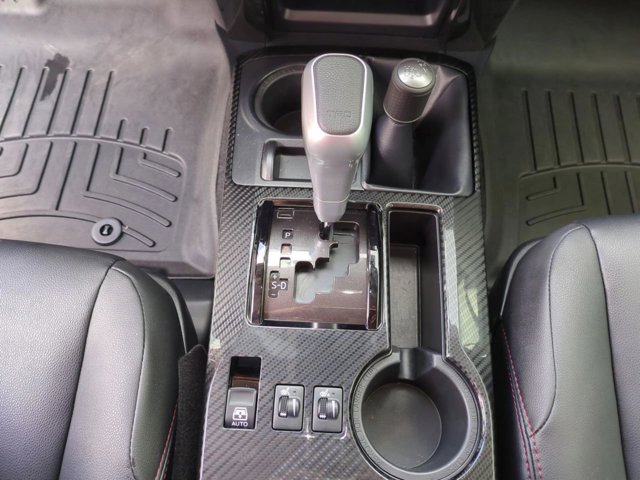 Vehicle image 19 of 30