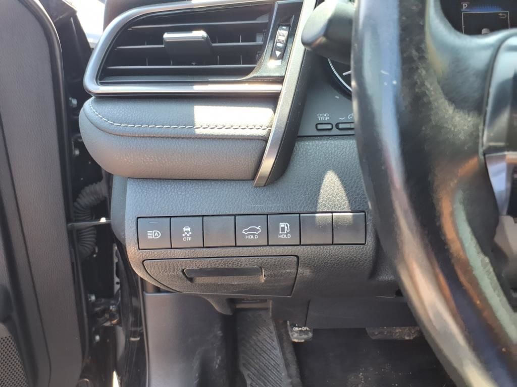 Vehicle image 20 of 26