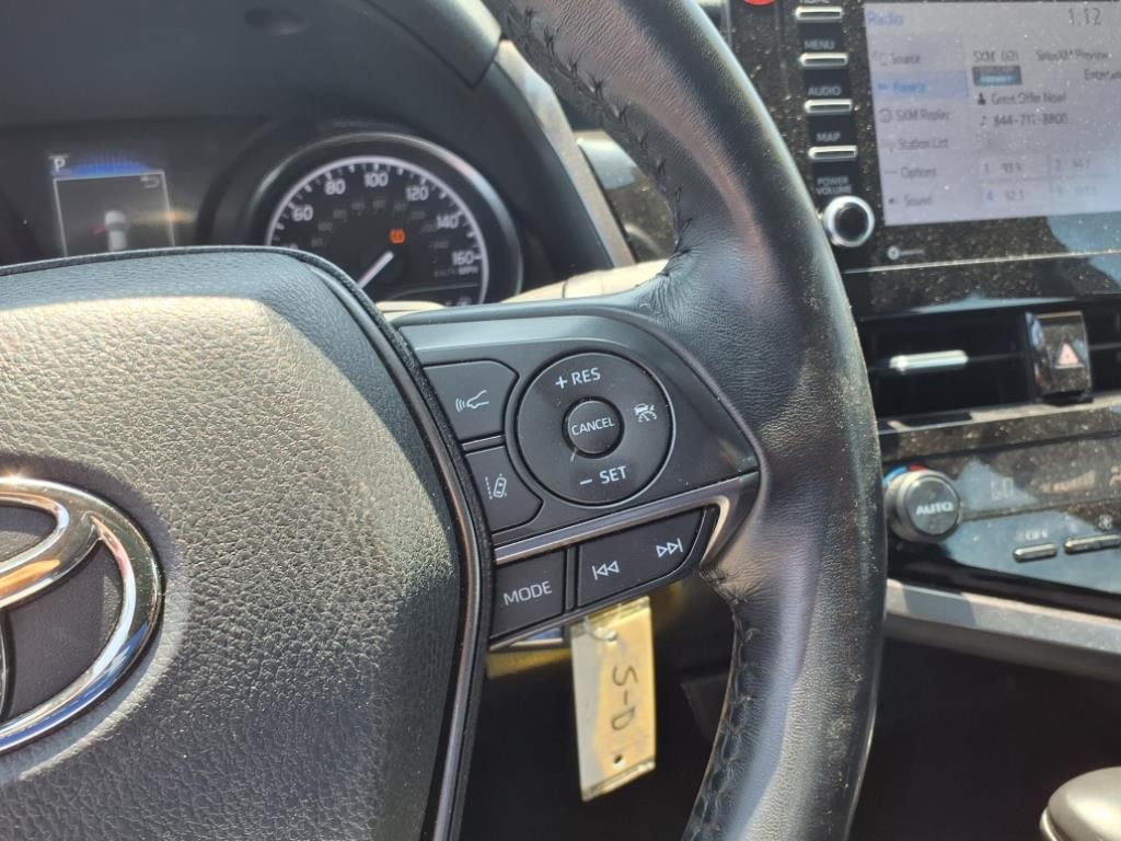 Vehicle image 21 of 26