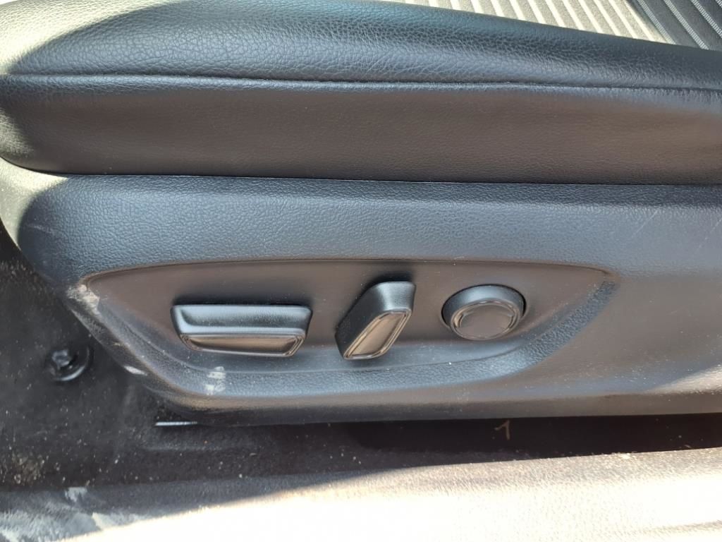 Vehicle image 23 of 26