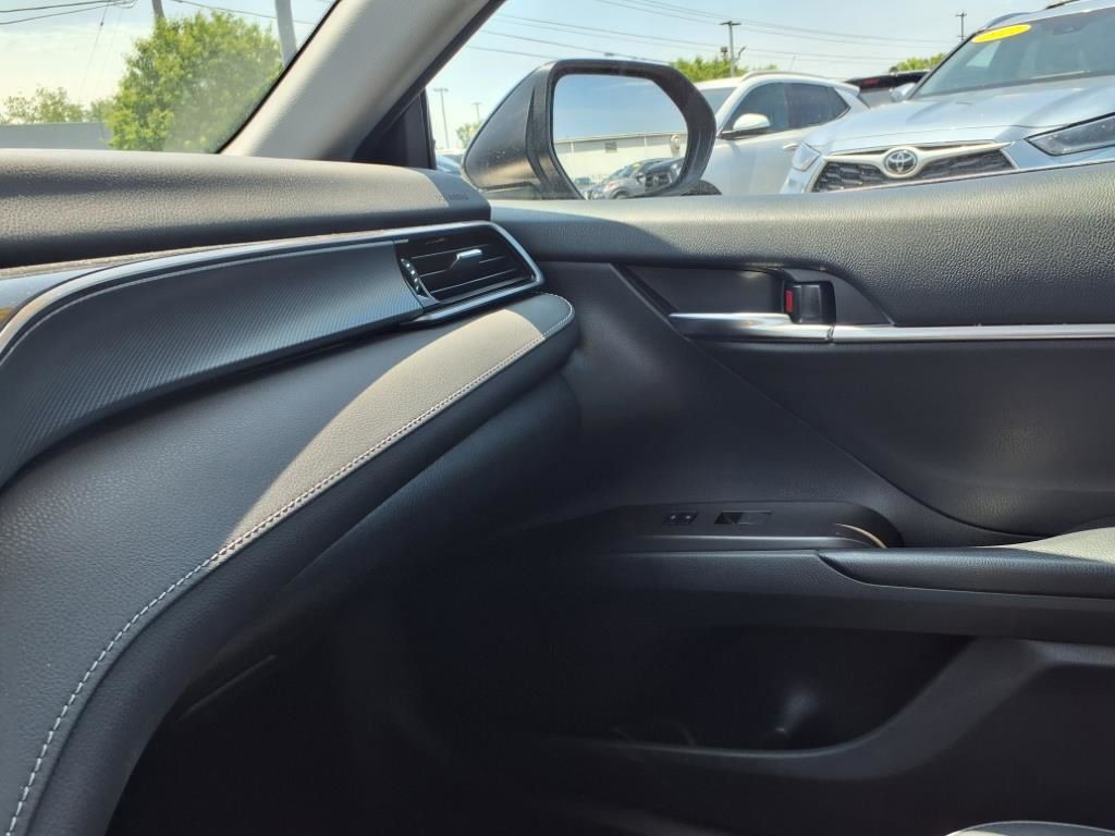 Vehicle image 13 of 26