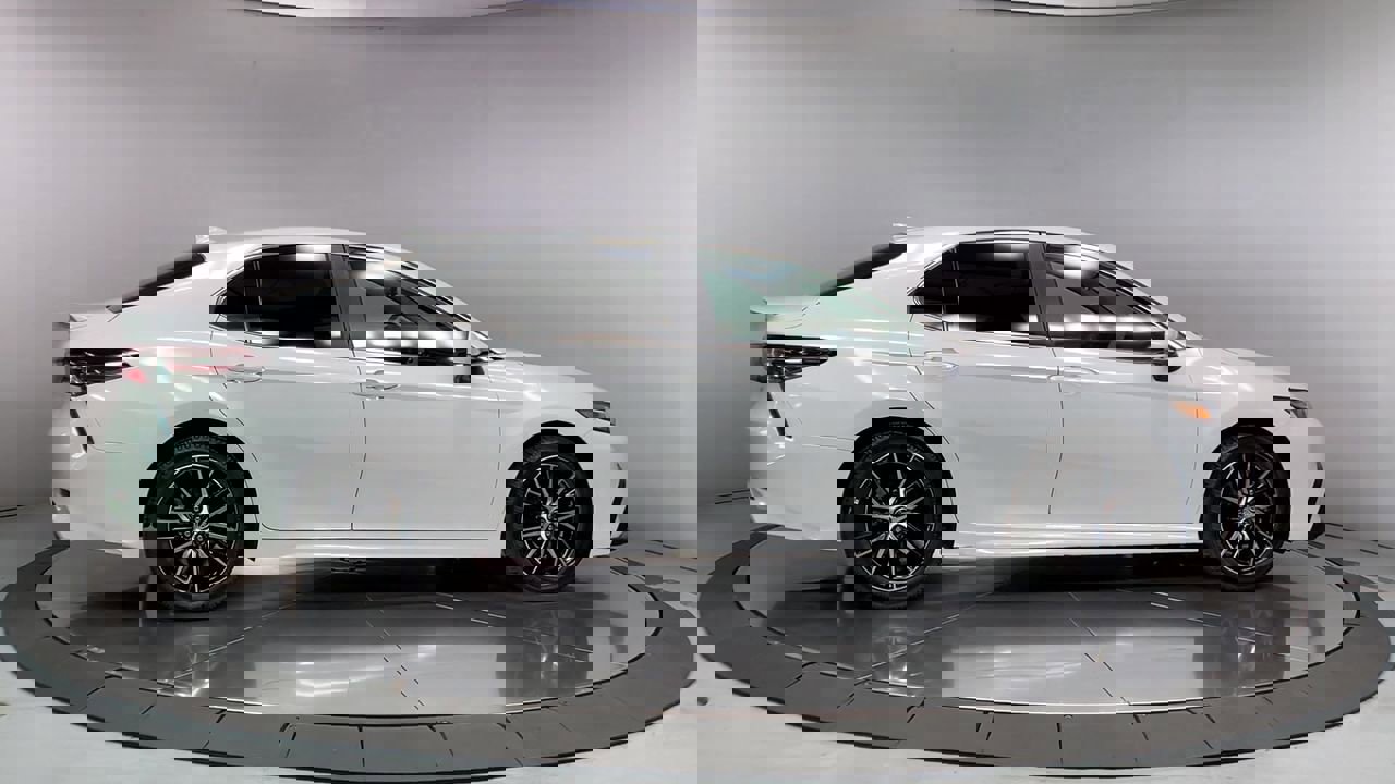 Vehicle image 5 of 33