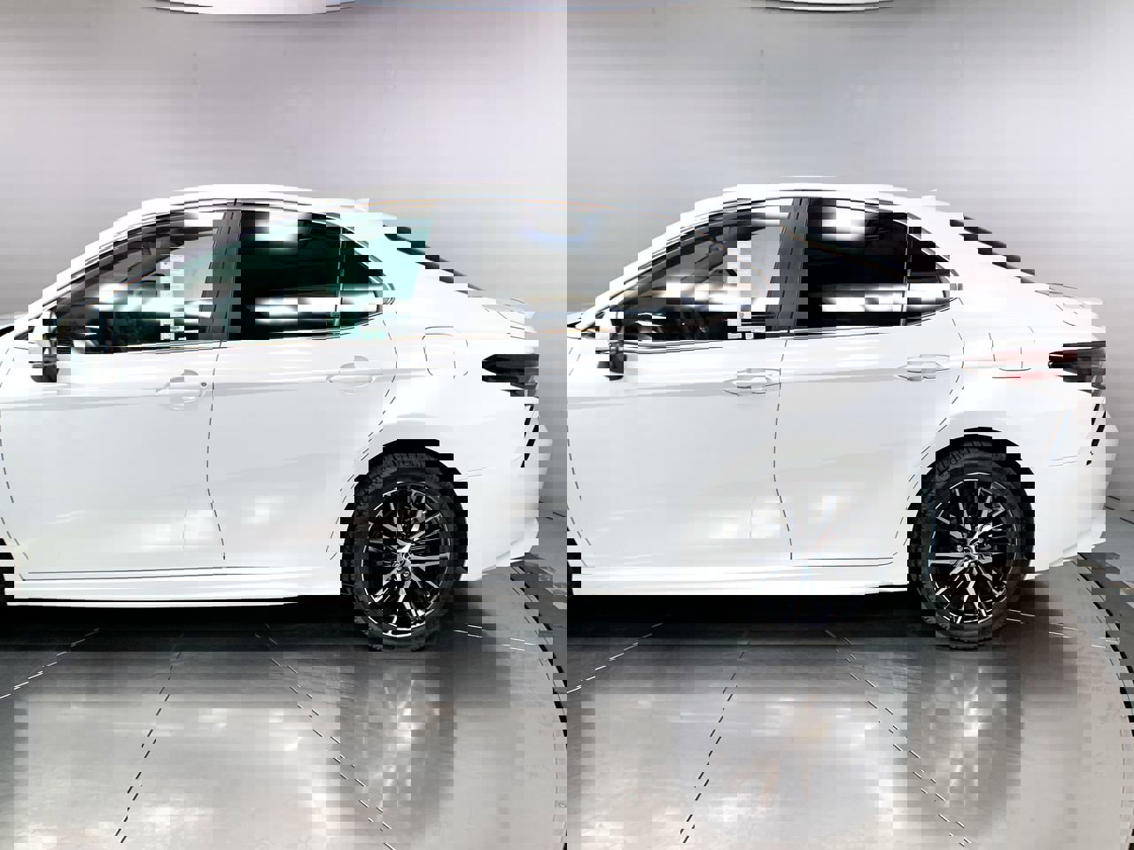 Vehicle image 10 of 33
