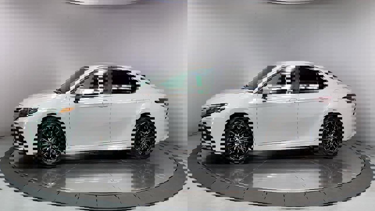 Vehicle image 11 of 33