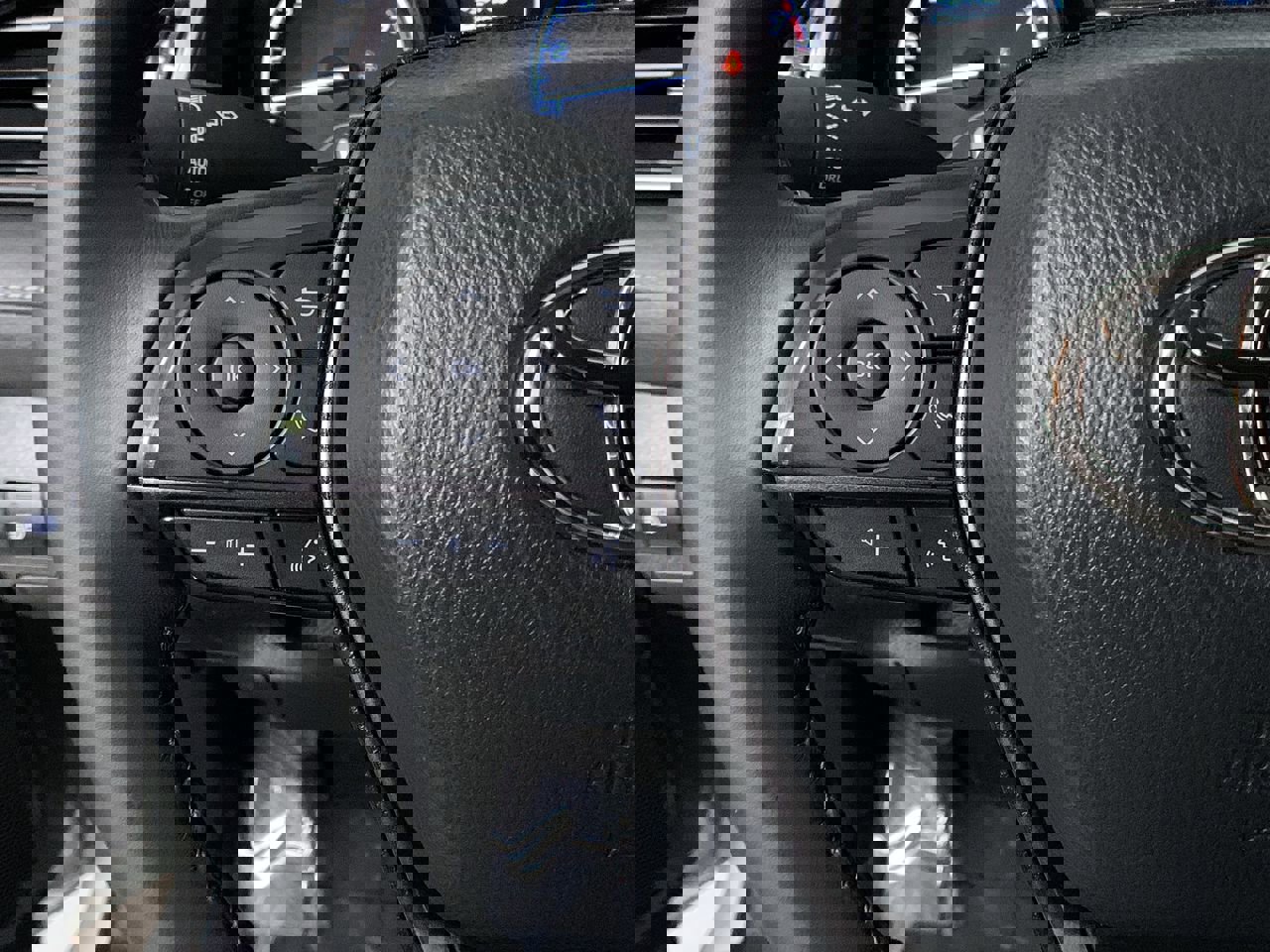 Vehicle image 22 of 33
