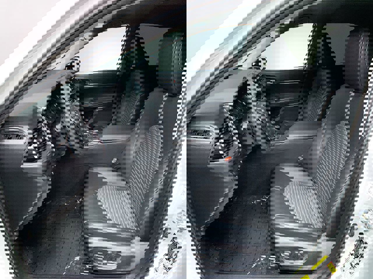 Vehicle image 17 of 33