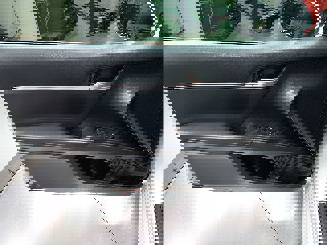Vehicle image 15 of 33