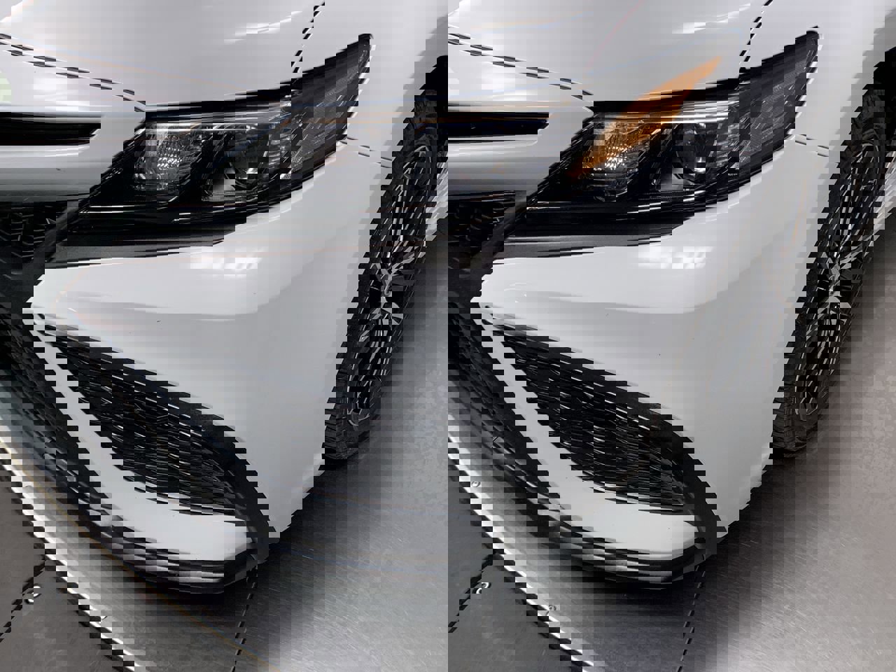 Vehicle image 13 of 33