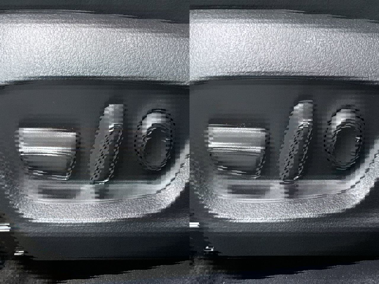 Vehicle image 16 of 33
