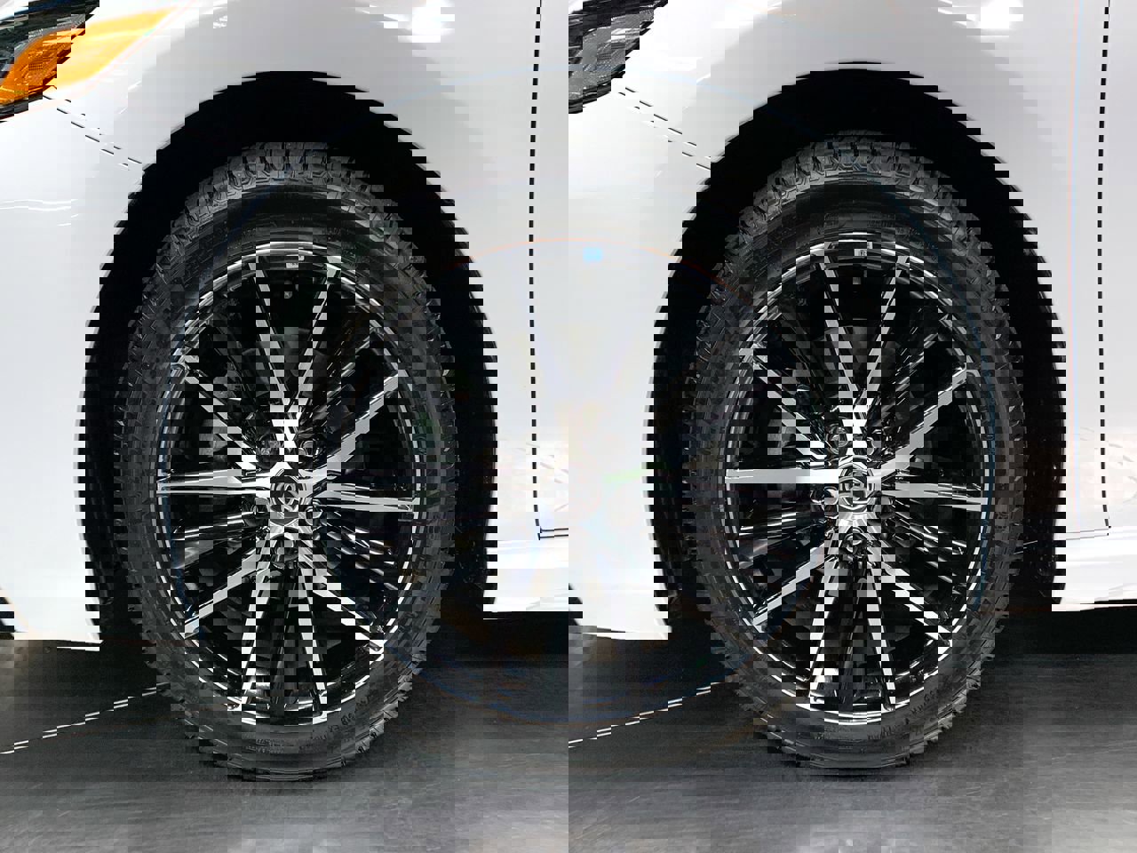 Vehicle image 14 of 33