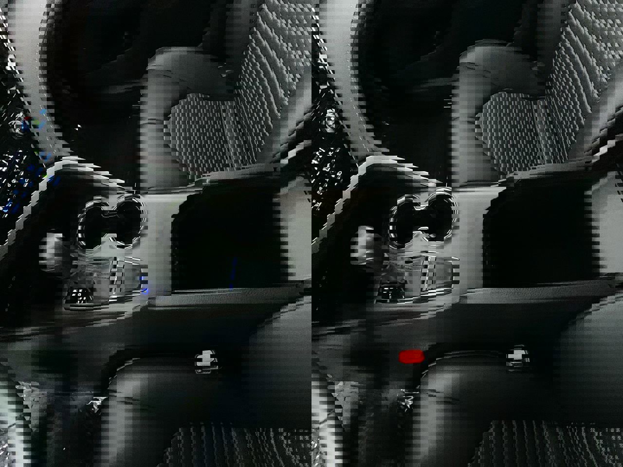 Vehicle image 28 of 33
