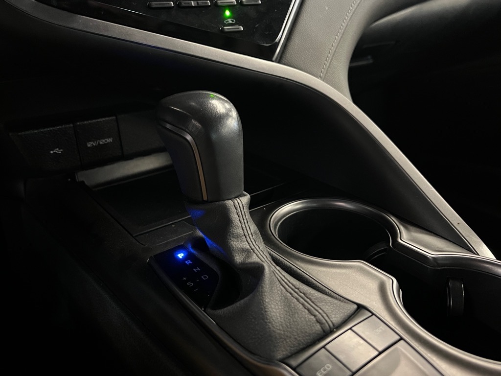 Vehicle image 15 of 22