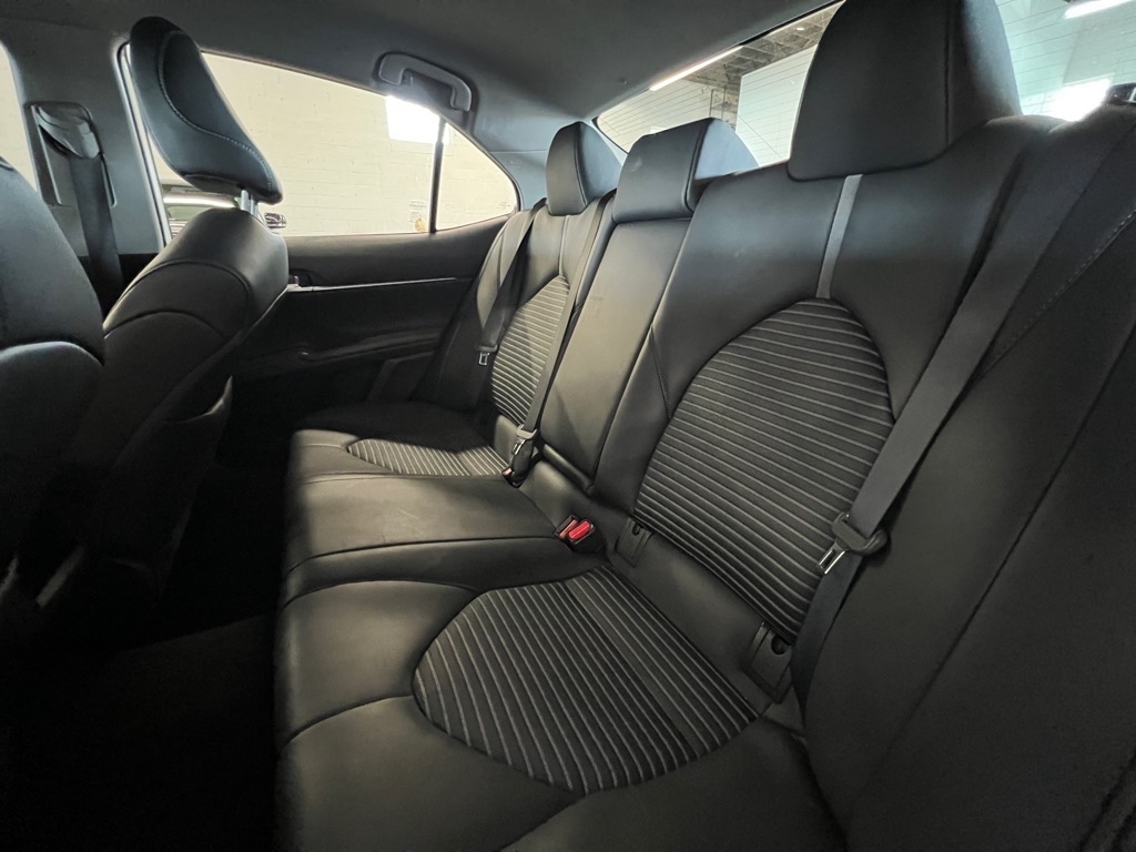 Vehicle image 17 of 22