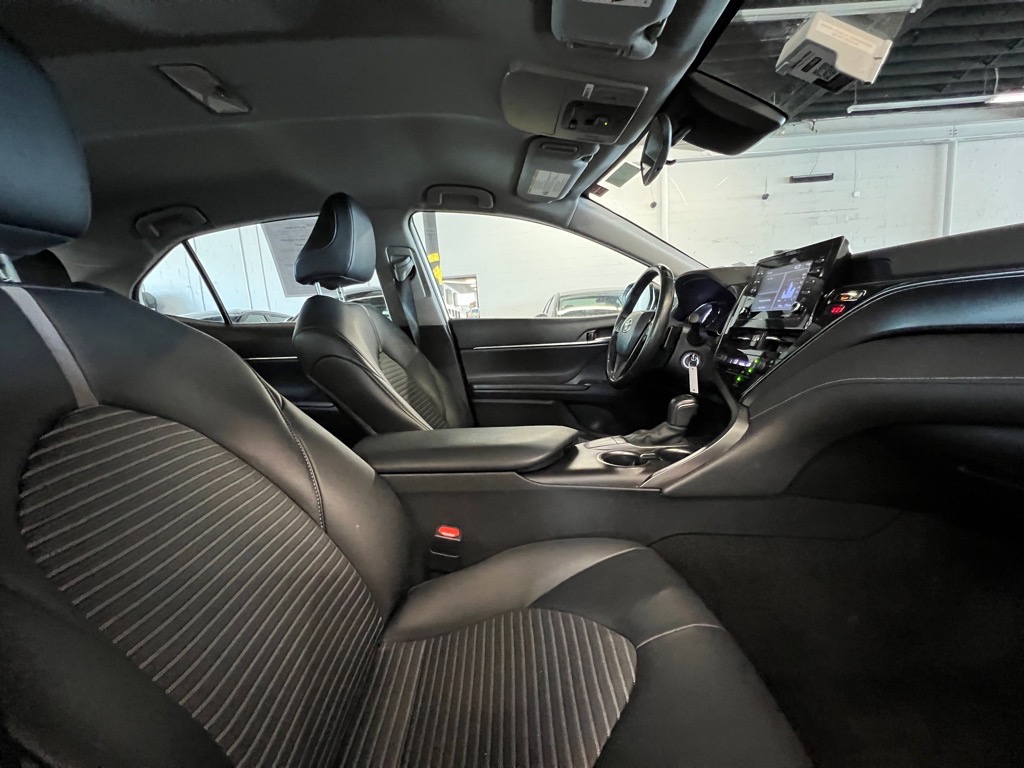 Vehicle image 20 of 22