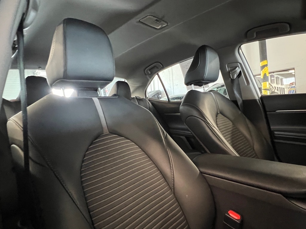 Vehicle image 21 of 22
