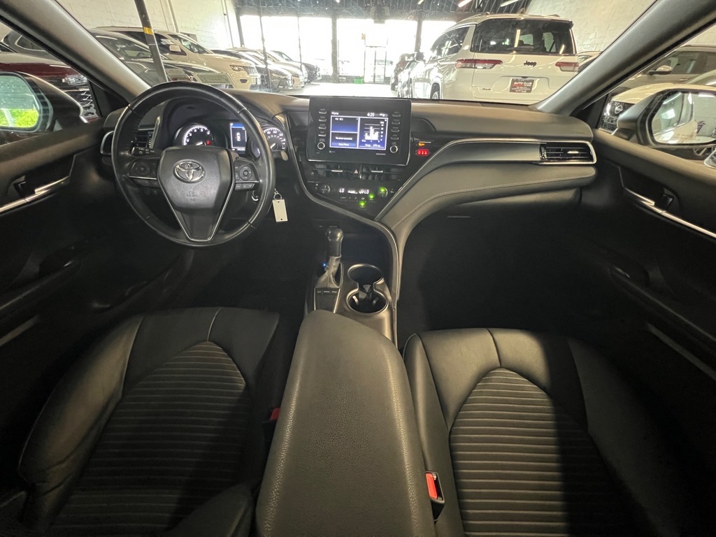 Vehicle image 18 of 22