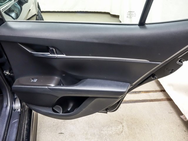 Vehicle image 21 of 29
