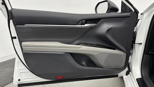 Vehicle image 21 of 34