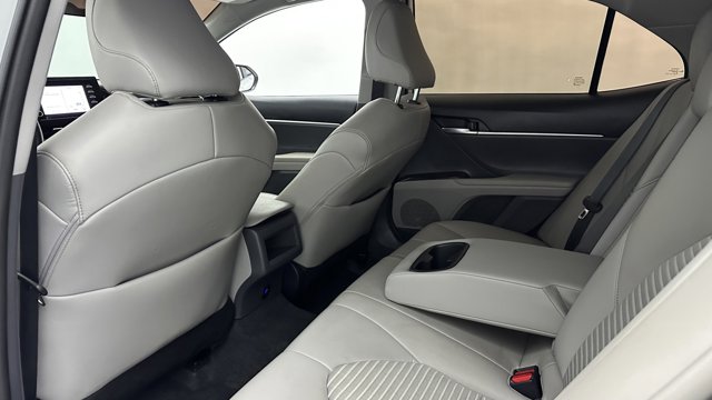 Vehicle image 27 of 34