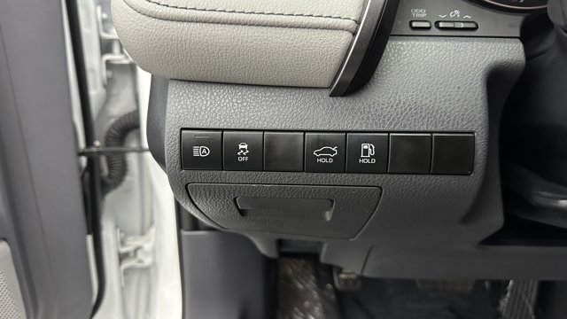 Vehicle image 24 of 34