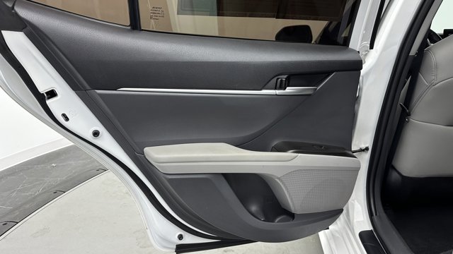 Vehicle image 26 of 34