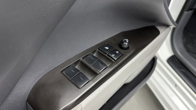 Vehicle image 22 of 34