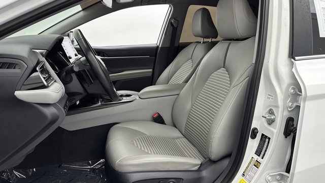 Vehicle image 25 of 34