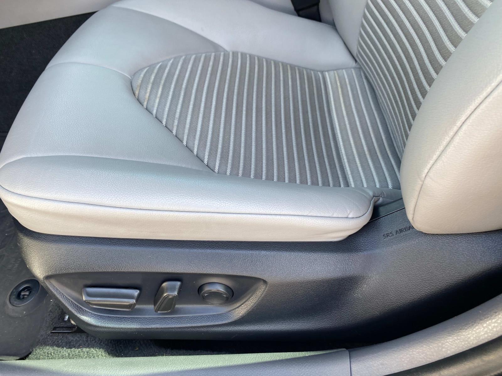 Vehicle image 18 of 20
