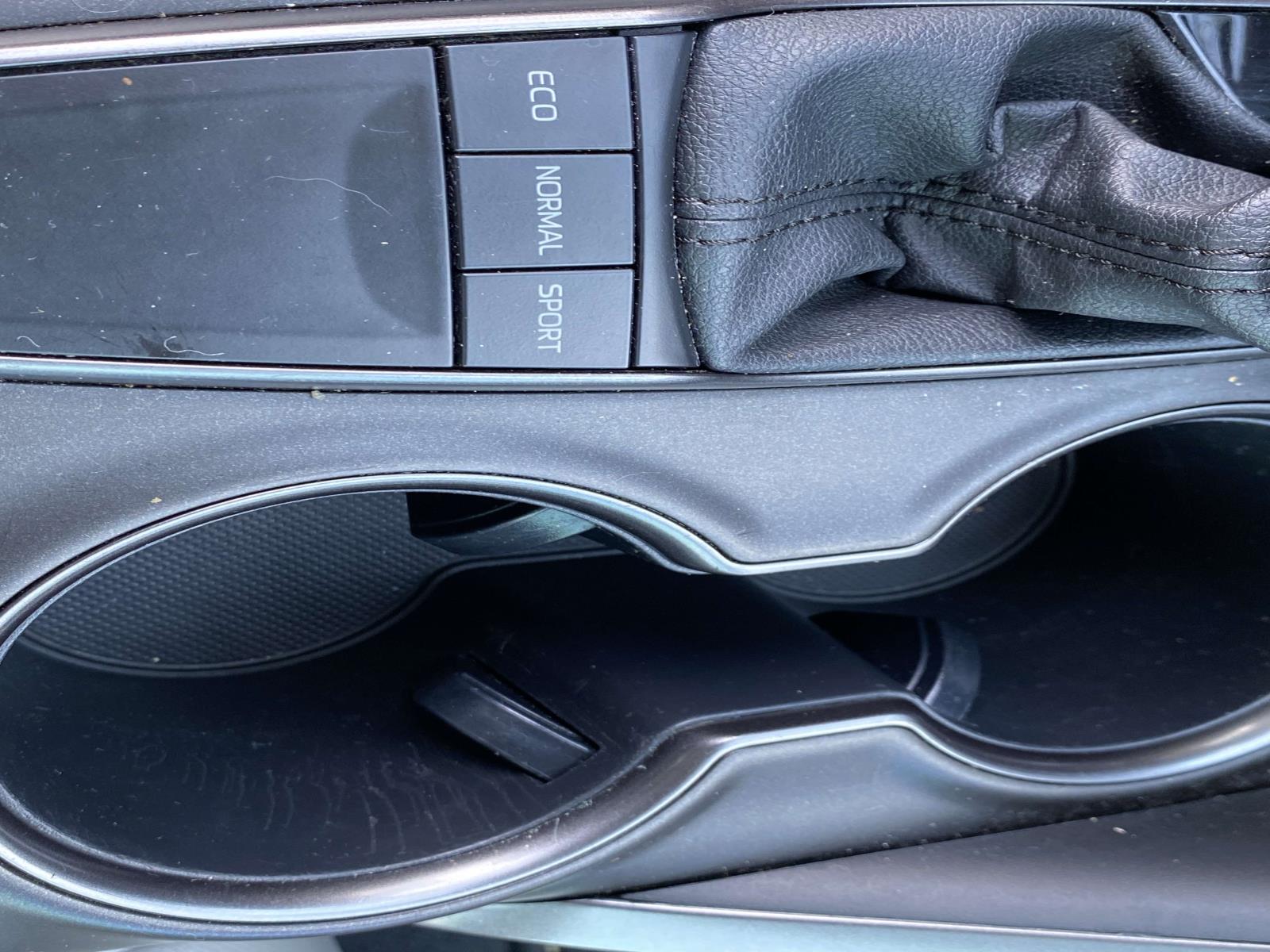 Vehicle image 13 of 20