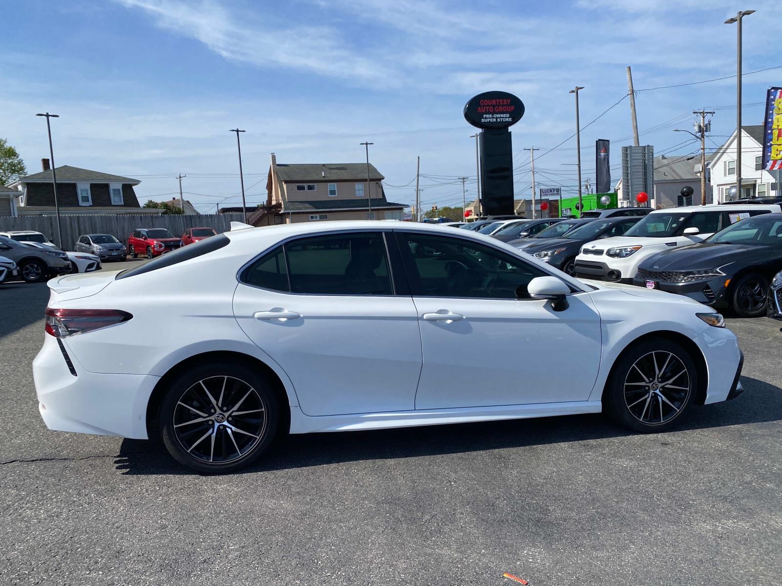 Vehicle image 8 of 20
