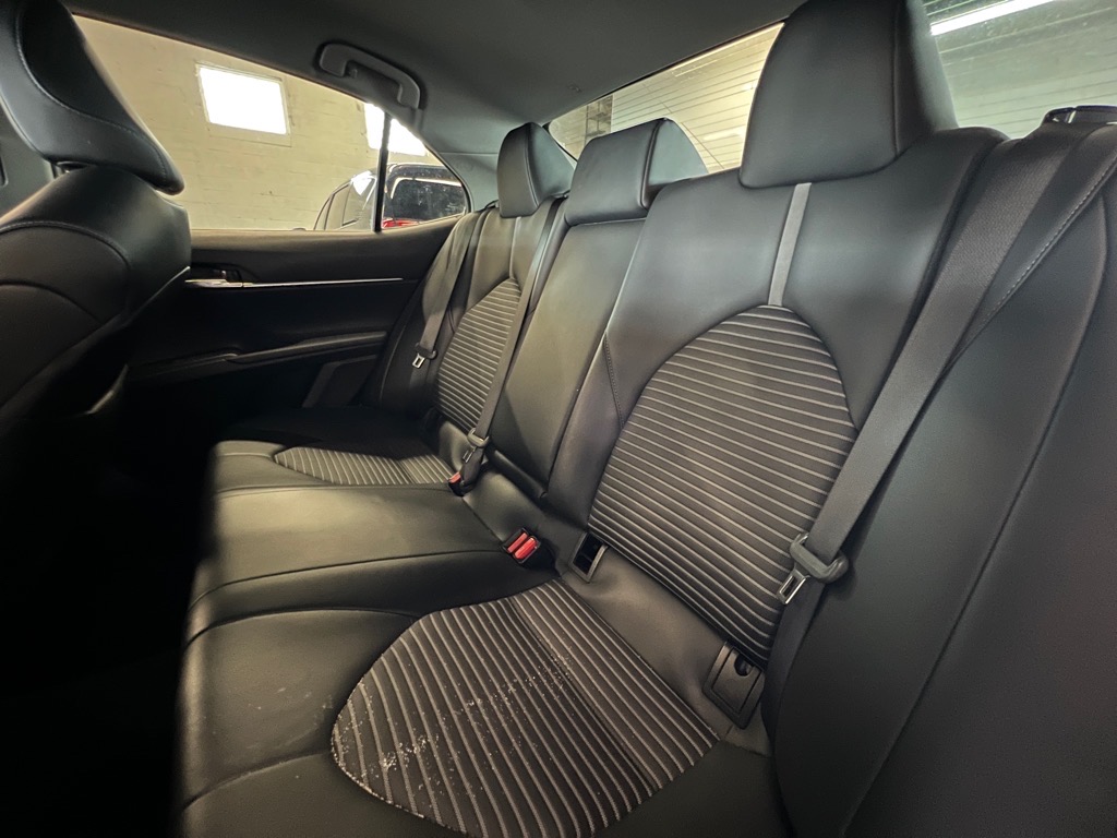 Vehicle image 17 of 23