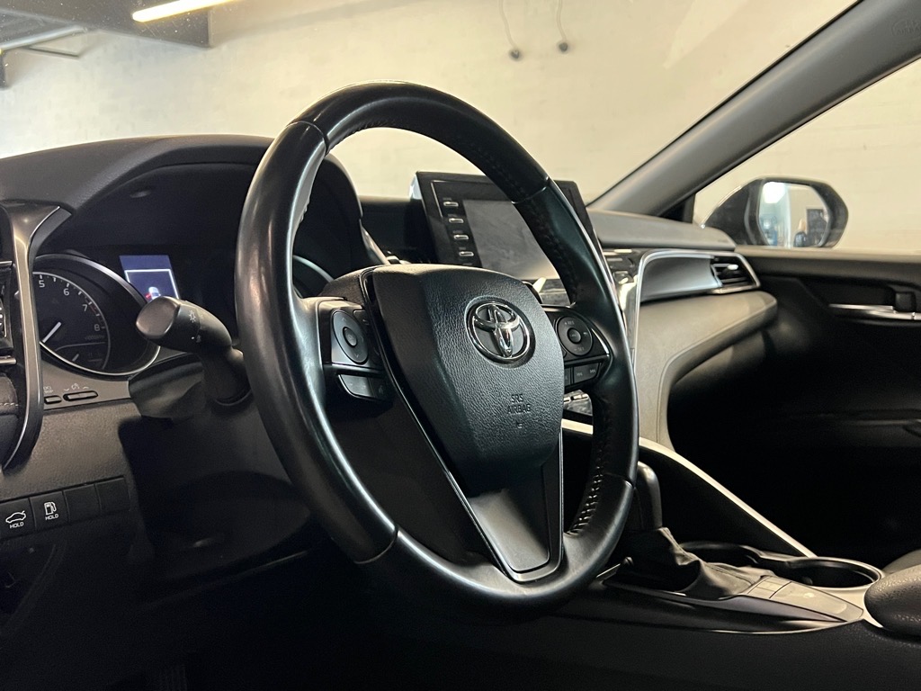 Vehicle image 8 of 23