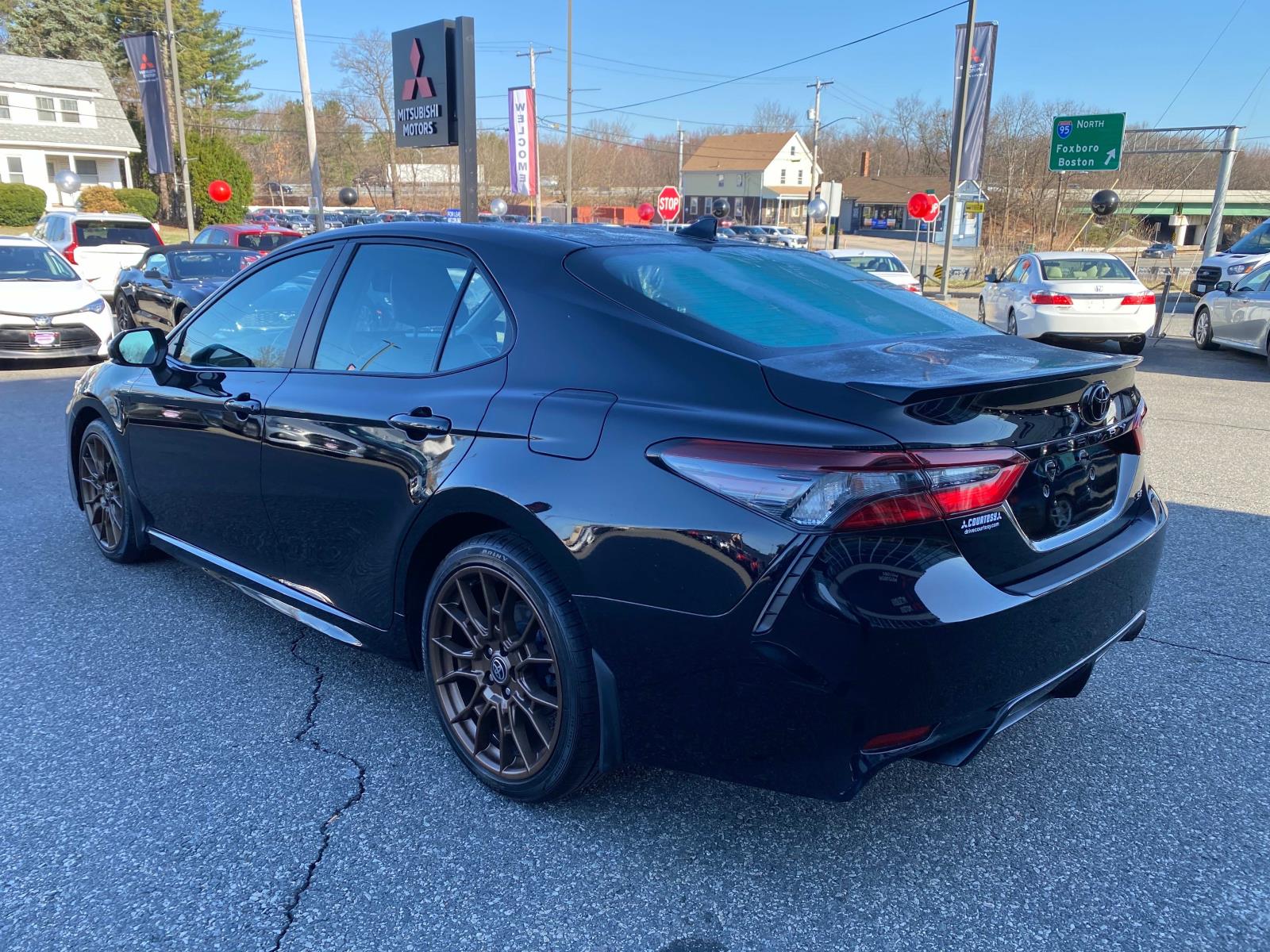 Vehicle image 8 of 28
