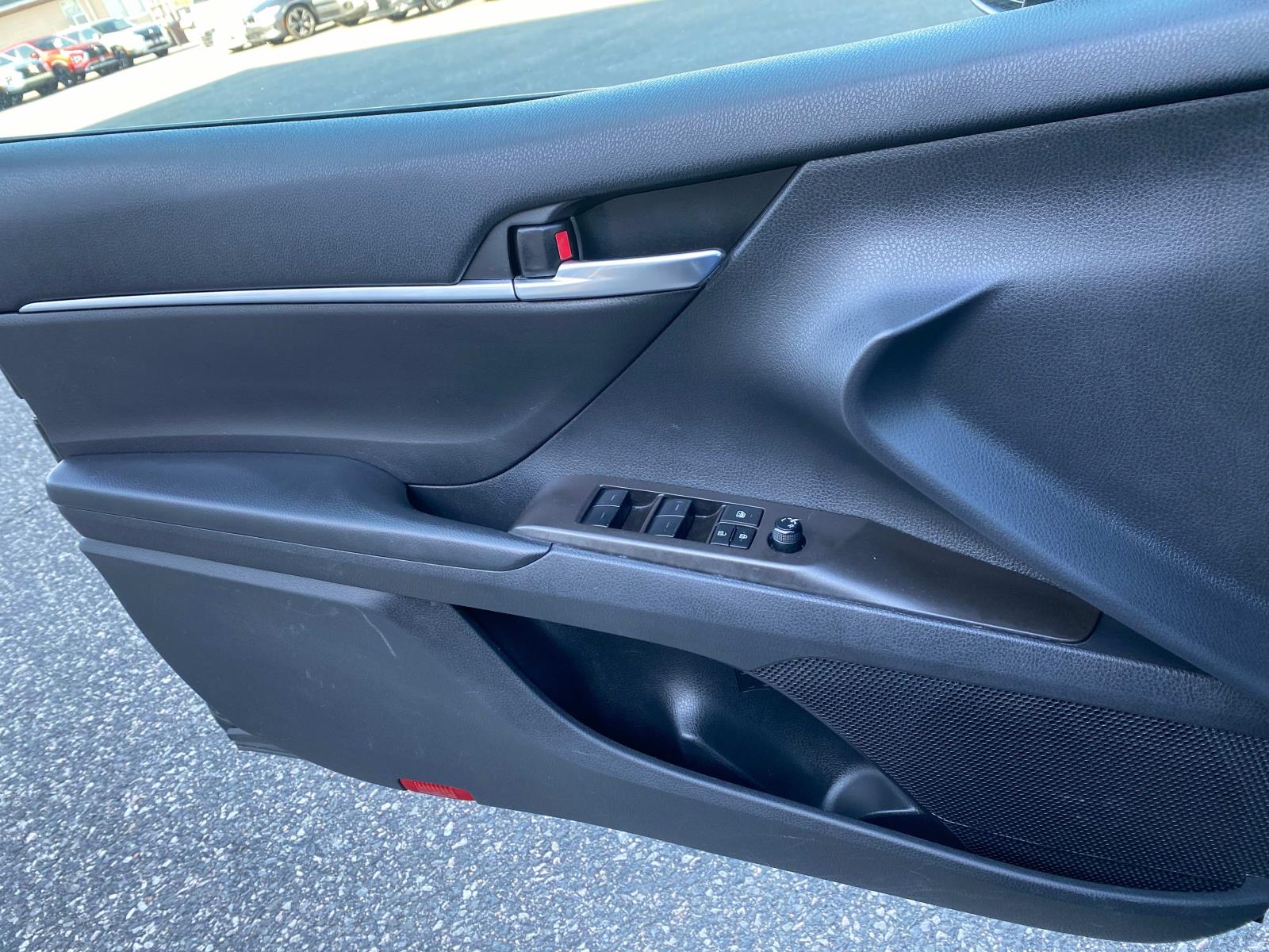 Vehicle image 20 of 28