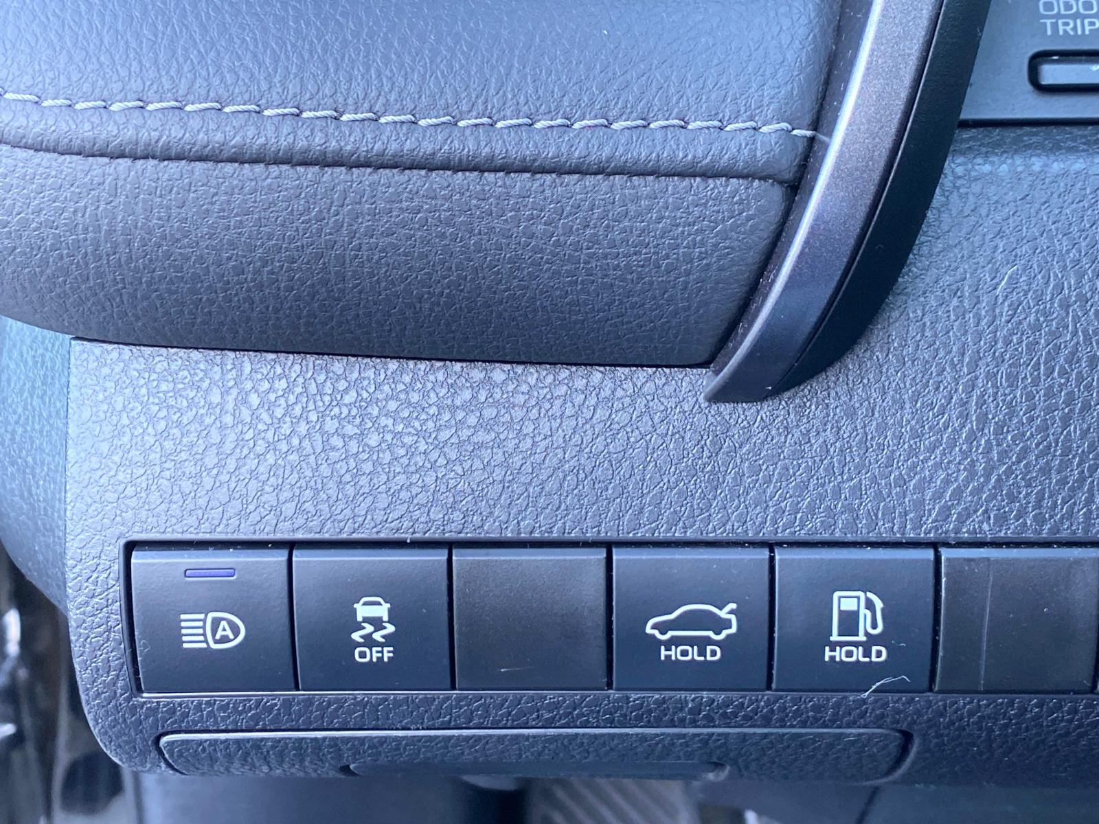 Vehicle image 19 of 28