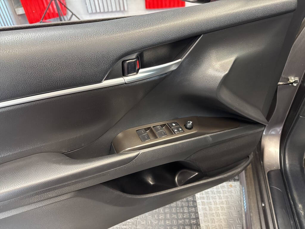 Vehicle image 19 of 27