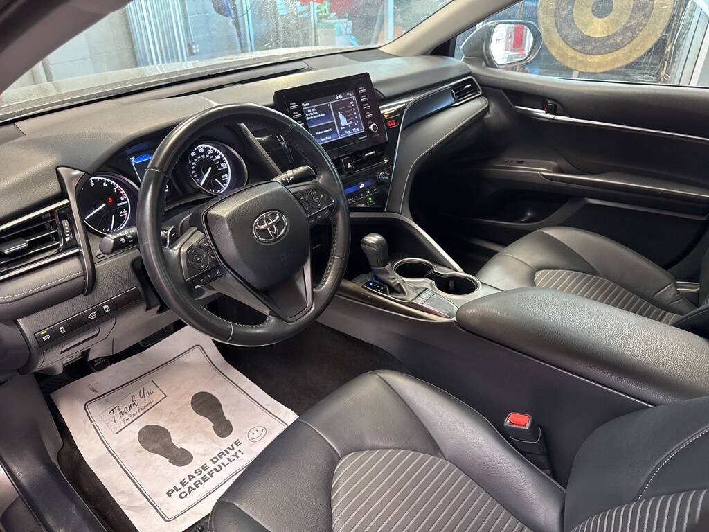 Vehicle image 17 of 27