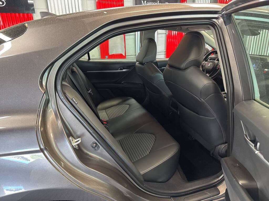 Vehicle image 12 of 27