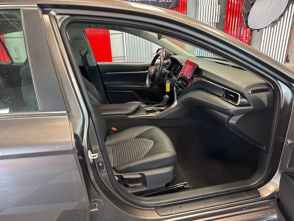 Vehicle image 11 of 27