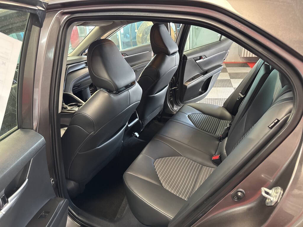 Vehicle image 14 of 27