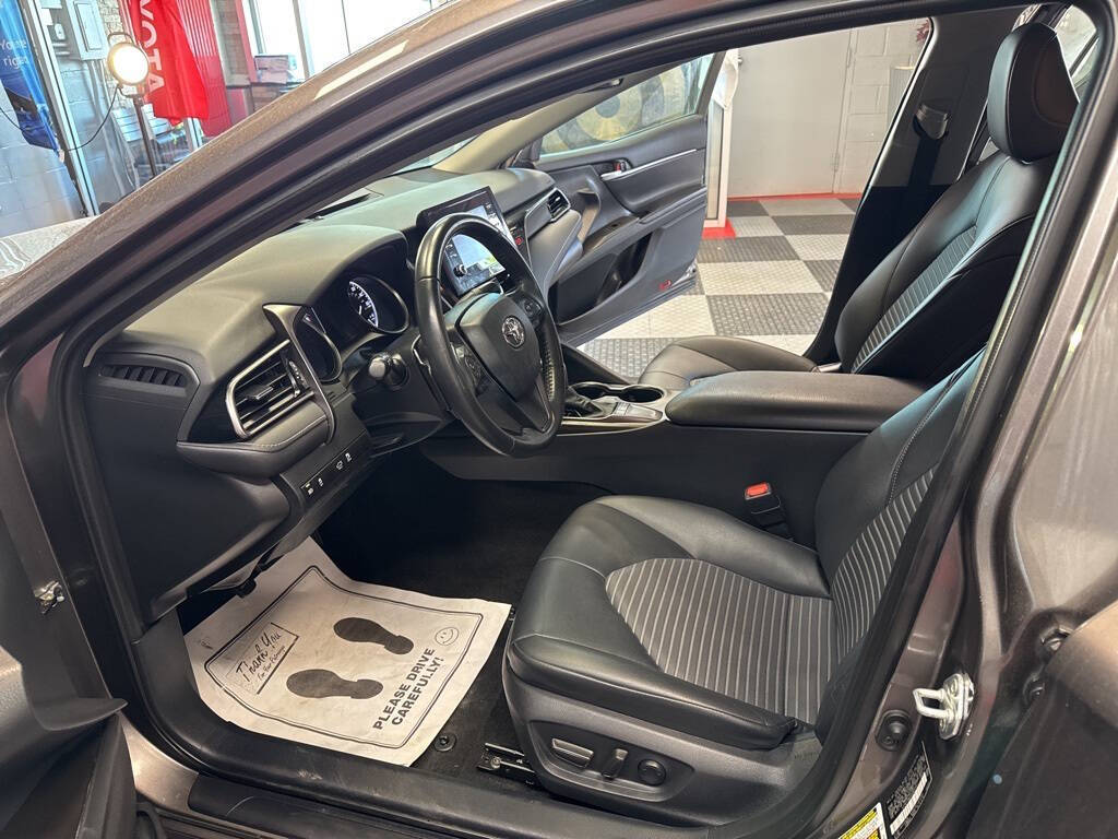 Vehicle image 15 of 27
