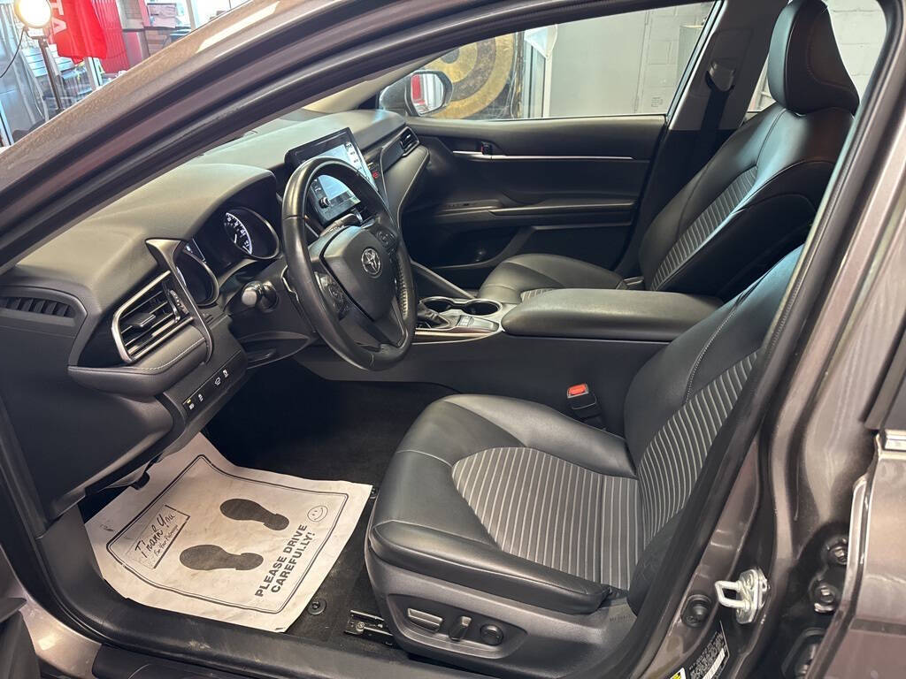 Vehicle image 18 of 27