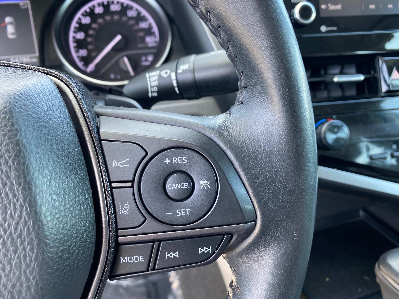 Vehicle image 15 of 22