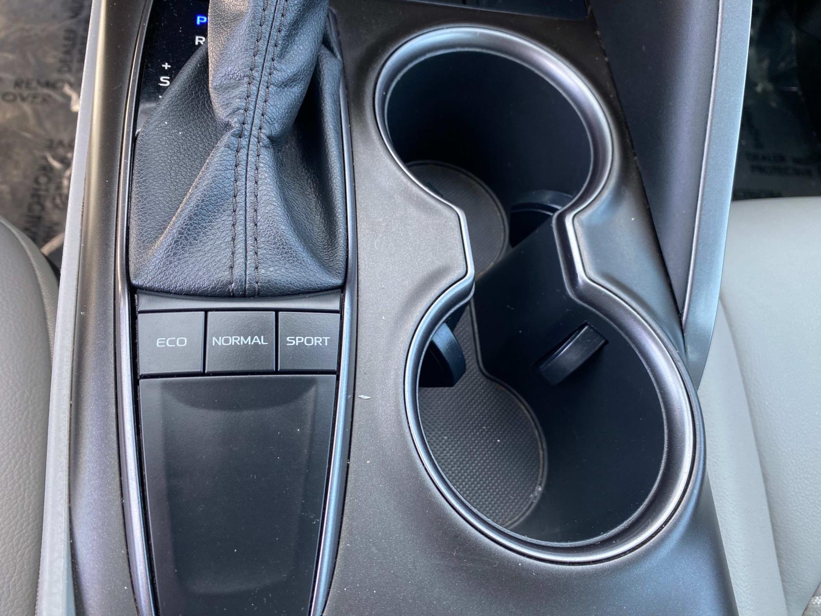 Vehicle image 12 of 22