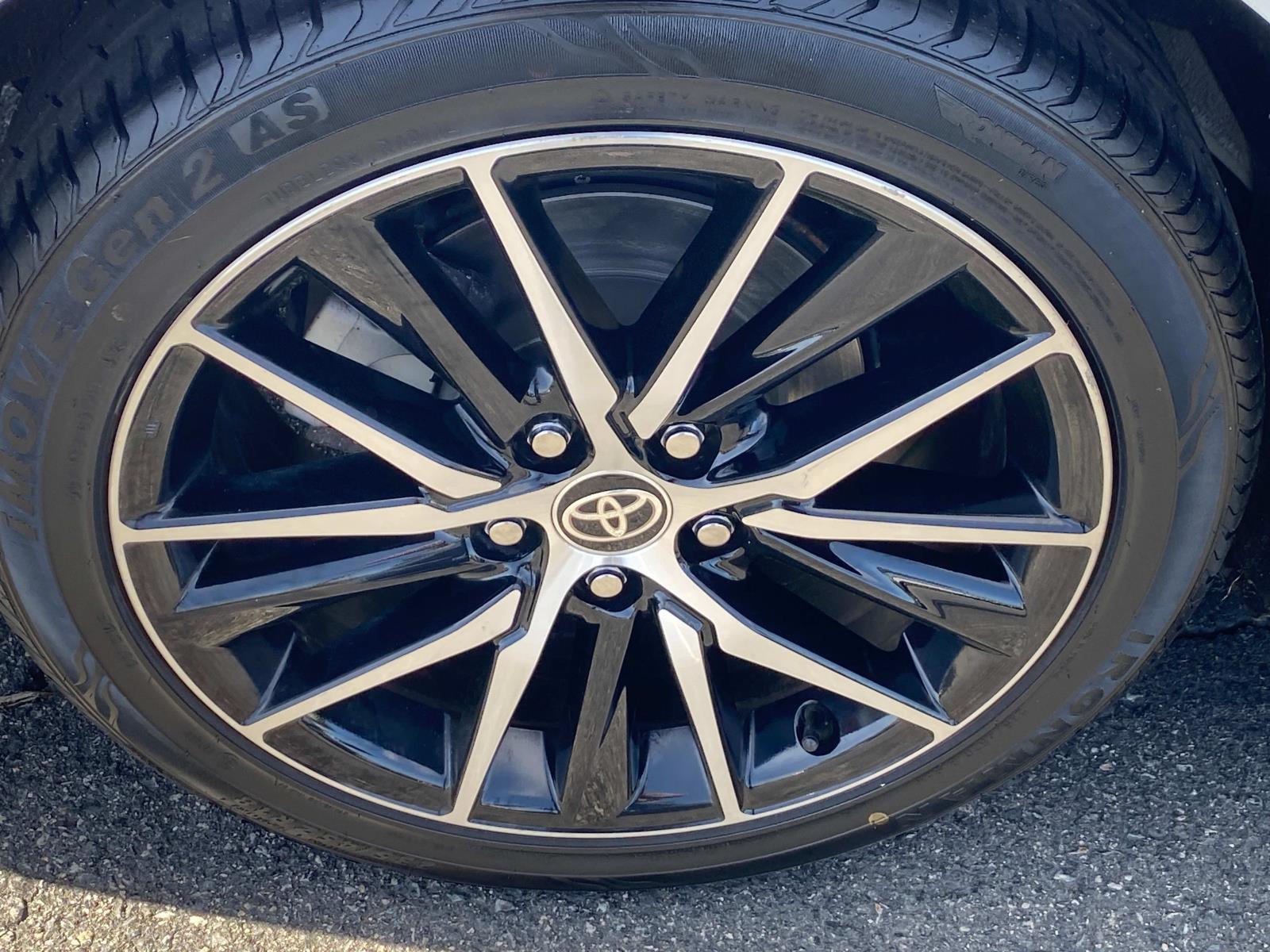 Vehicle image 20 of 22