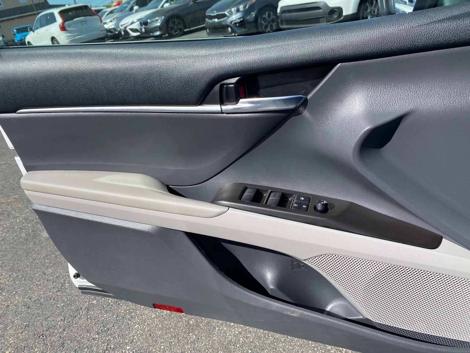 Vehicle image 16 of 22